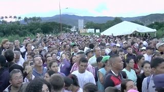 Venezolanos vuelven a cruzar la frontera hacia Colombia y se enfría la mediación de Zapatero