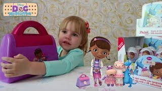 Катя открывает киндер сюрпризы "Доктор Плюшева" Набор Доктора. Kinder surprises Doc McStuffins