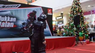 Ryutaros (kamen rider den-o) Cosplay Perform