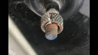 Как поменять поводок стеклоочистителя Рено сандеро. How to remove wiper arm with out puller