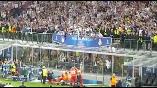 Alzando el trofeo Champions League 2017