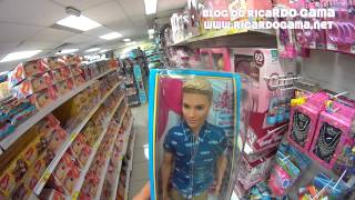 Ken (boneco / brinquedo) o namorado da Princesa Barbie (a boneca)