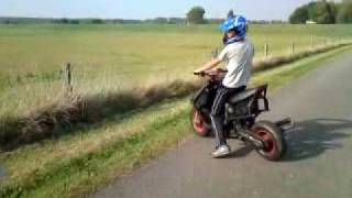 scooter Stunts - a-win yamaha axis