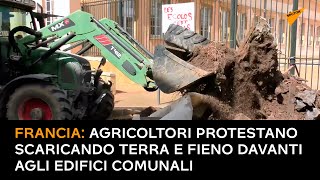 Francia: agricoltori protestano scaricando terra e fieno davanti agli edifici comunali