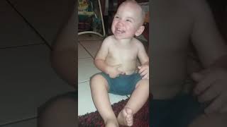 RILEY❤Baby discovers and, tries to get away from belly button