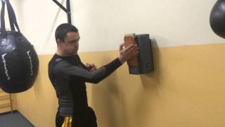Abhärtung an der Makiware....набивка Кулаков,Локтей по Макиваре. Muay Thai Gym Riesa
