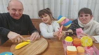 3 SQUİSHY KESTİK.İÇİNDE NE ÇIKTI. SQUİSHY'Mİ GERÇEK Mİ ? DEDE İLE OYNUYORUZ.