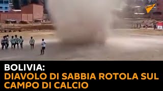Bolivia: diavolo di sabbia rotola sul campo di #calcio