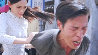 混混太囂張欺負村民，不料惹怒美女功夫高手，被1腳直接踢飛！