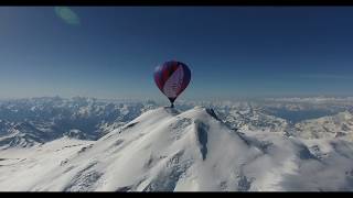 Команда Aeronuts (5850м) над Эльбрусом (5642м)