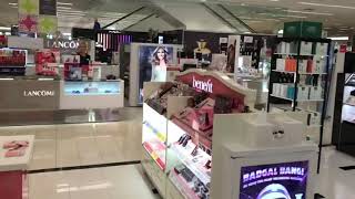 Listen to these lovely people who give me wonderful assistance in Macy’s!