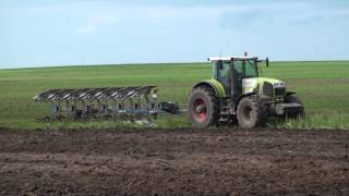 CLAAS ATLES 946RZ  на вспашка целины.