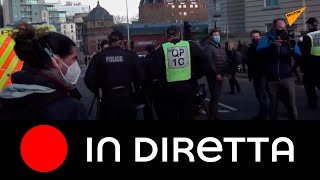 Bristol: gli attivisti mettono in scena la protesta "Kill the Bill"