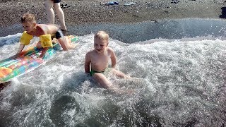 АДЛЕР Первый день на море 01.08.2017/ Пляж ТРЦ Мандарин ВЛОГ #1