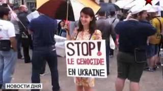 Жители Парижа заклеили табличку украинского посольства флагом Новороссии