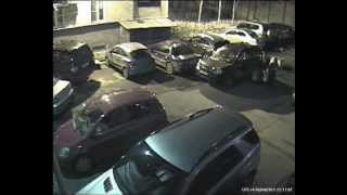 Семейка Зайцевых кидает мусор на мой автомобиль.