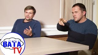 Как молодая пара на шпиль смотрела