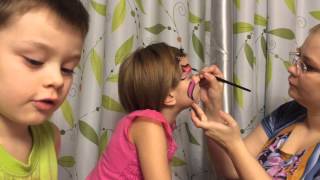 VLOG. Children.Аqua makeup. Рисуем на лице бабочку. Draw a butterfly on her face.