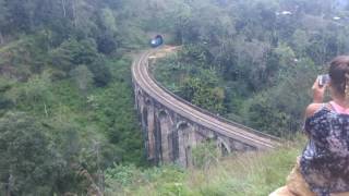Поезд на 9ти арочном мосту, Элла, Шри-Ланка. Nine arch bridge, Sri-Lanka, Ella