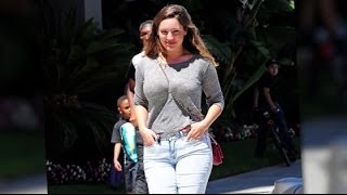 Kelly Brook Plays Hide and Seek With Fans and Photographers | Splash News TV | Splash News TV
