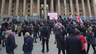 სააკაშვილის მომხრეებმა პარლამენტთან აქცია გამართეს