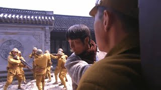 功夫小哥裝成傻小子，哪知日軍早就知道他的身份，只好亮出真功夫！