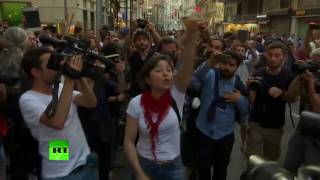 RAW: Anti-Erdogan protest in Istanbul turns ugly