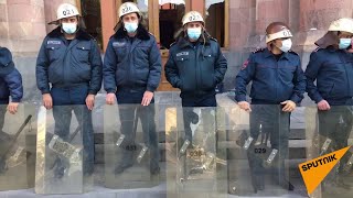 Полиция оцепила здание правительства Армении