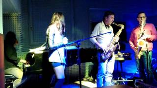 Amy Winehouse - Valerie Live Jazz Version (Cover)