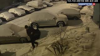В Башкирии силовики ищут подозреваемого в убийстве женщины – видео с камеры наблюдения