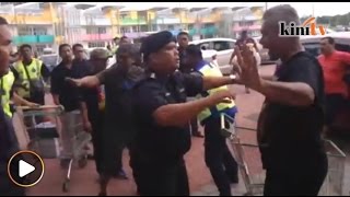 Kumpulan anti-Bersih bikin kecoh ketika konvoi Bersih 5 edar risalah