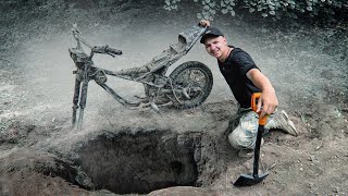 Я НЕ ПОВЕРИЛ! Откопал МОТОЦИКЛ в ЛЕСУ! Загадочная находка на металлоискатель! КЛАДОИСКАТЕЛИ