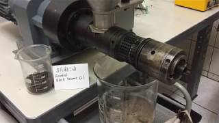 榨黑麻油 Pressing Roasted Black Sesame - KK 德國冷壓榨油機
