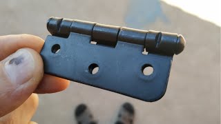 Что можно сделать из обычной дверной петли? Полезная самоделка!