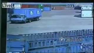 4-х тонный контейнер раздавил насмерть человека из-за ошибки погрузчика