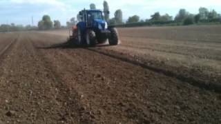 New holland T7030 με disco drill 300 papadopoulos