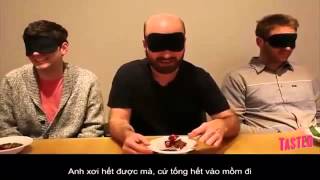 Phản Ứng của người nước ngoài khi ăn tiết canh Vịt:))