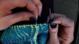 2-Color Brioche Knitting - How To Handle Yarns at EOR