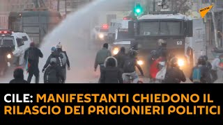 Cile: manifestanti chiedono il rilascio dei prigionieri politici