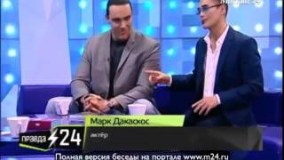 Огромная змея в джунглях