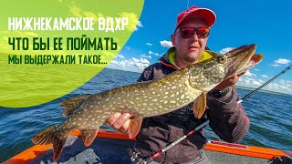 Попали в реальный ШТОРМ на КАМЕ! Спиннинг с лодки на Нижнекамском вдхр. Щука и Судак на джиг.