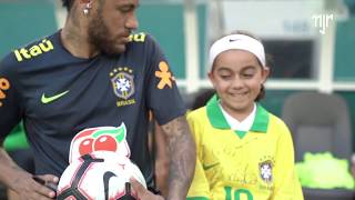 Fã ganha presente de aniversário e conhece Neymar Jr