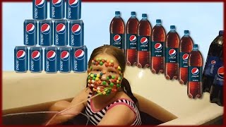 ☀ Baby Take Coca Cola Coke Bath, KFC ☀ДУНЯША УТОНУЛА В ВАННОЙ С ПЕПСИ КОЛОЙ. ПОЛНАЯ ВАННА ПЕПСИ КОЛЫ