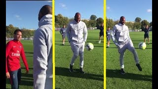 Kobe BRYANT Showing NEYMAR his SKILLS !!!