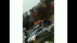 Во Владивостоке киоск смыло потоком воды