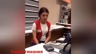 Работница АЗС под кайфом.