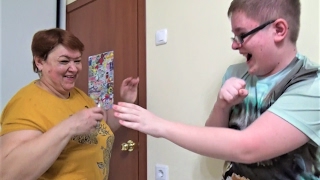 Взбесил маму ВЫЗОВ ПРИНЯТ!!! Накрасить маму косметикой Сделать макияж маме
