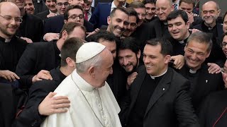 EL PAPA NOS RECIBE Y EL PAÍS LO MANIPULA ?