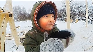 Зачем нам беседка? || Зимняя стройка в разгаре || Чем заняться зимой в деревне?