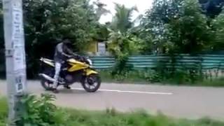 Aksi Stunt Rempit India,Hingga Pecah Perut